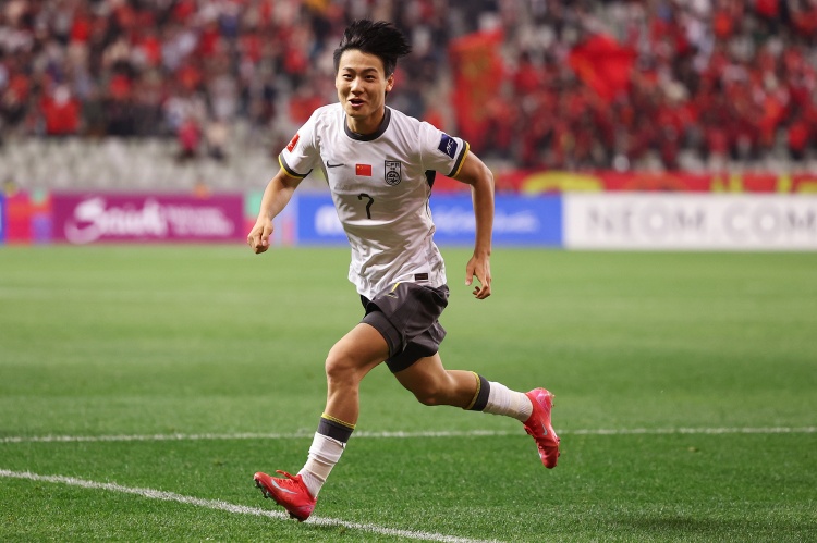 媒體人：朱鵬宇、毛偉杰踢中甲時我就夸了，中國足球需偶像球星